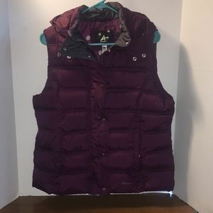 ATHLETECH FULL ZIP HOODED PUFFER VEST WITH SNAPS AND REMOVABLE HOOD SIZE L.